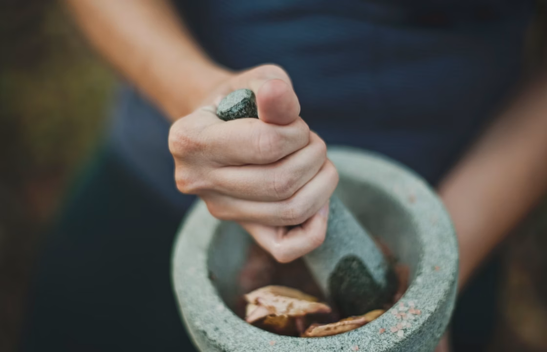 Thé au clou de girofle : ses bienfaits et ses limites